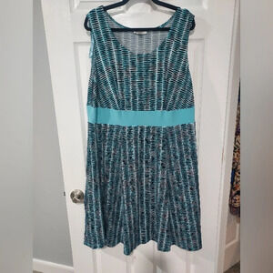 Dressbarn Blue, Black and White Patterned Sleeveless Dress in Size 18